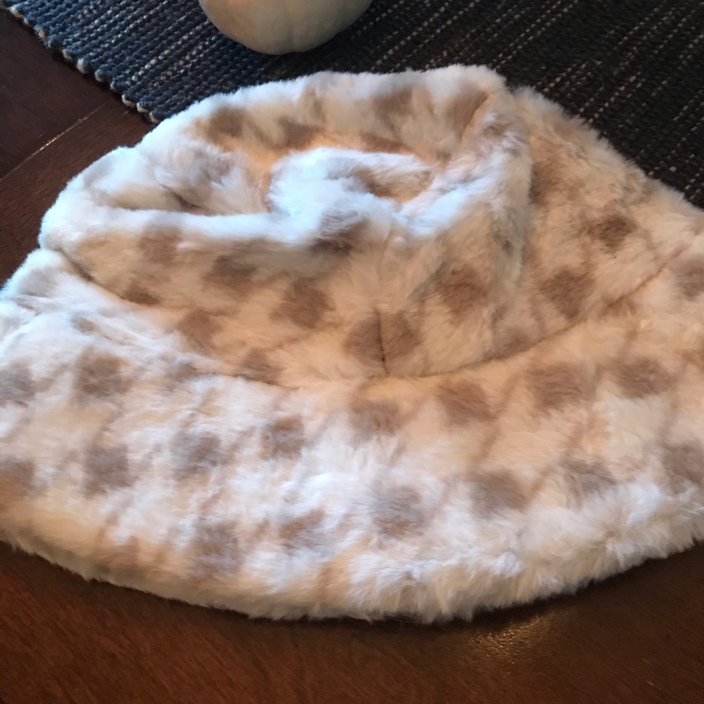Laundry by Shelli Segal Faux Fur Bucket Hat NWT
